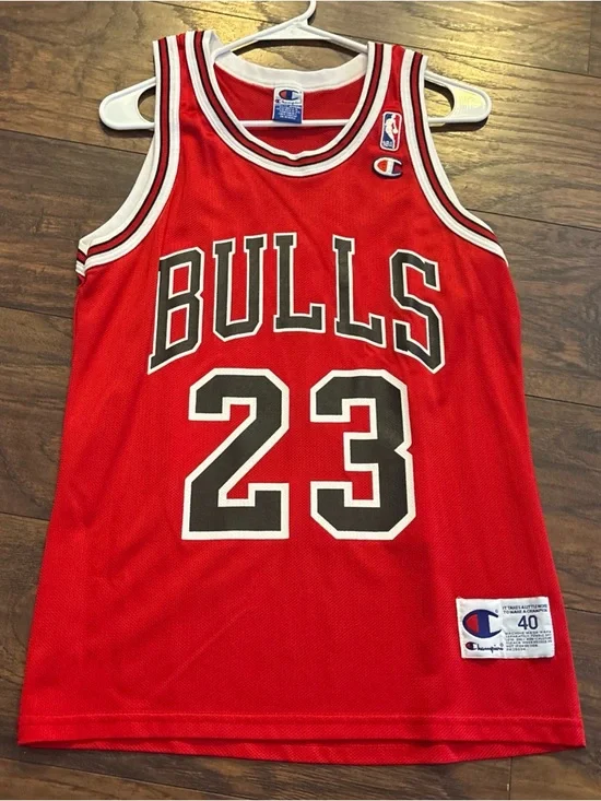 Vintage Champion- Michael Jordan- Chicago Bulls Jersey (red) size 40 - Picture 1 of 9